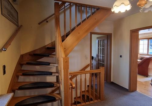 Treppe zum Obergeschoss
