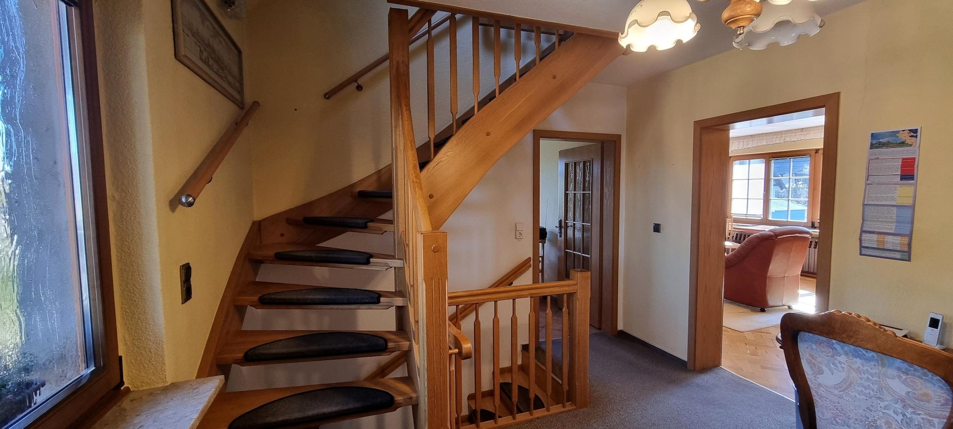 Treppe zum Obergeschoss