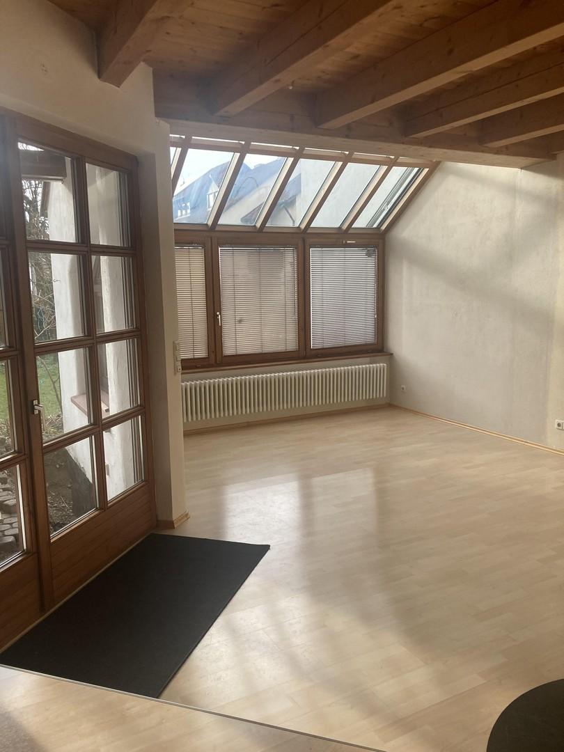 Wohnzimmer mit Wintergarten