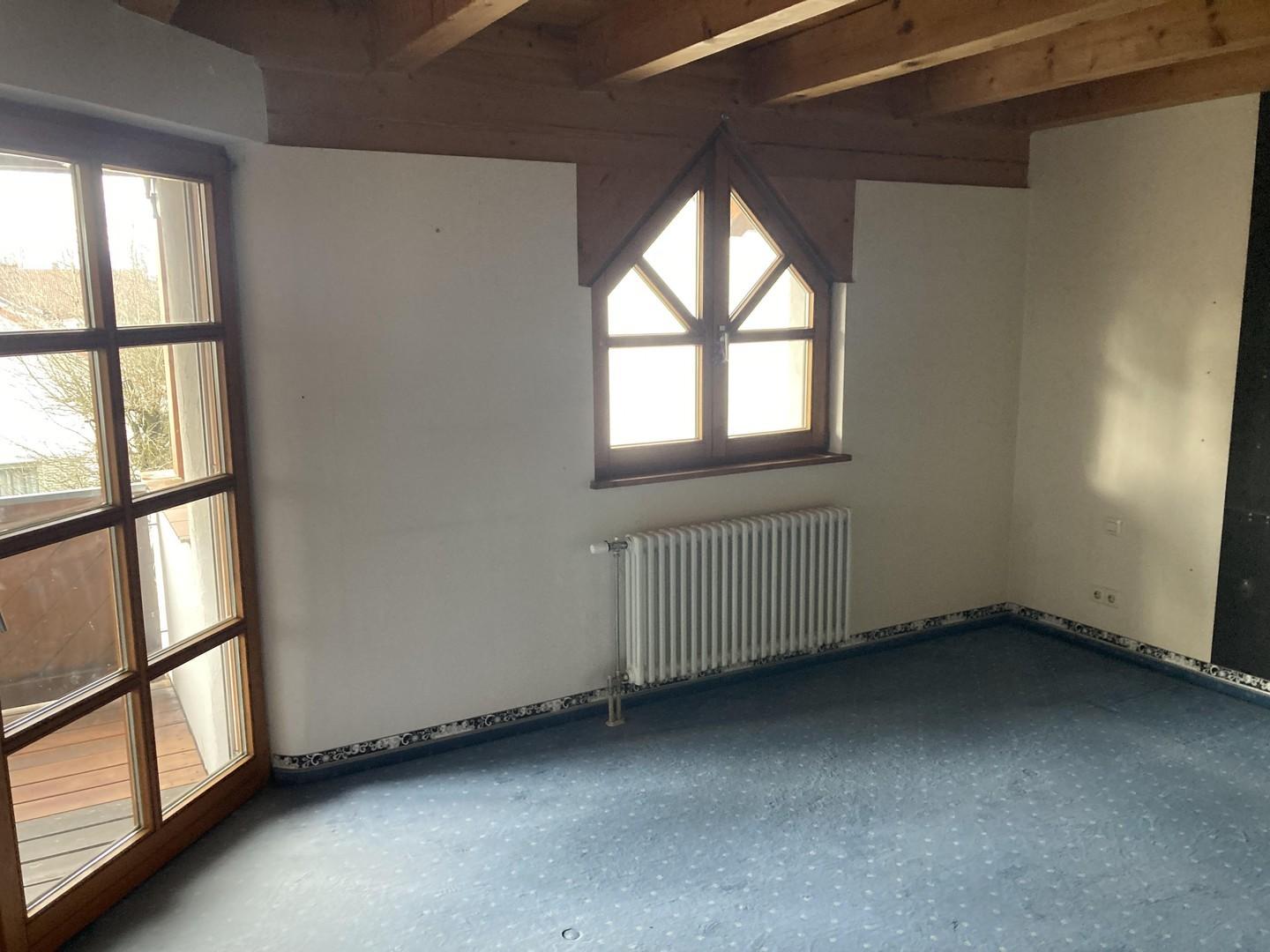 Schlafzimmer mit Balkon, 1. OG