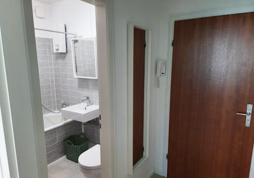 Flur Blick Richtung Badezimmer