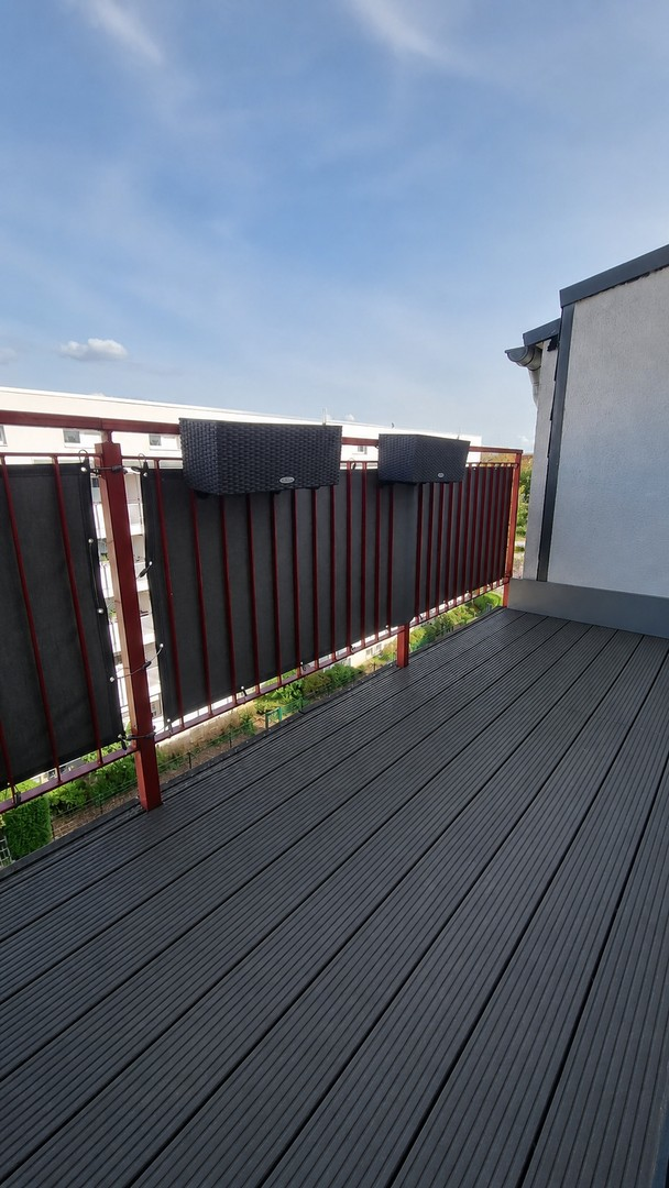 Balkon straßenseitig