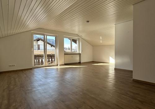 Wohn-/Esszimmer mit Balkon