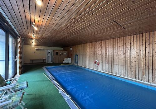 Schwimmhalle