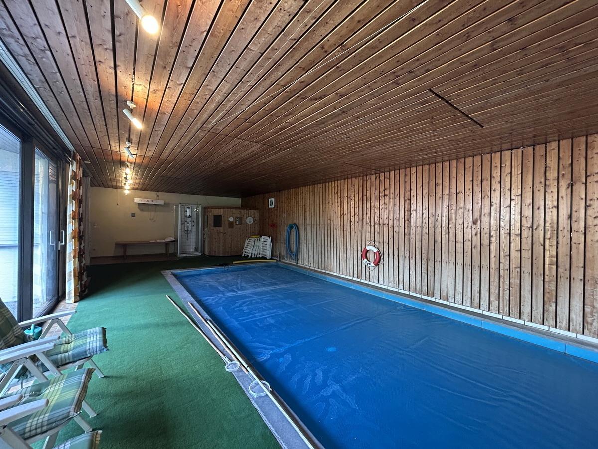 Schwimmhalle