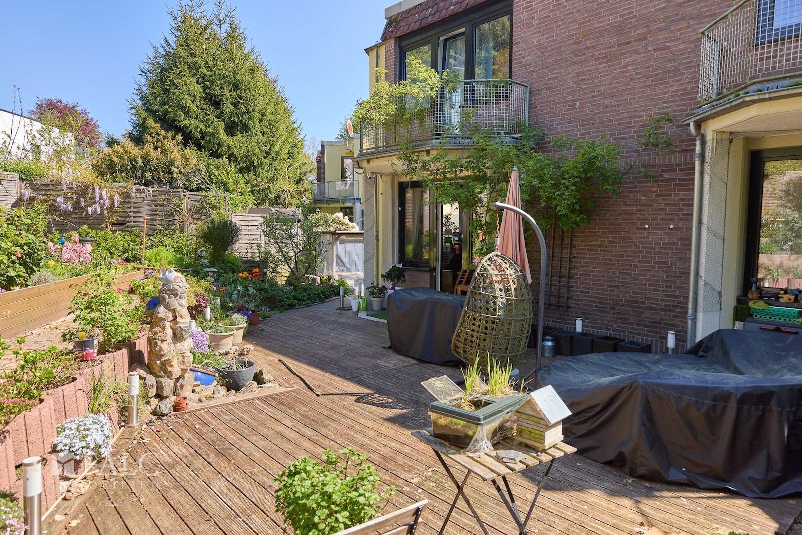 Terrassierter Gartenbereich