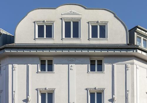 Wärmedämm-Fassade mit Stuck