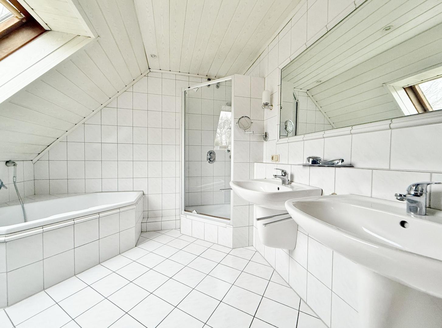 2. Haus – OG / helles Vollbad