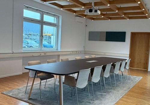 Großes Besprechungszimmer