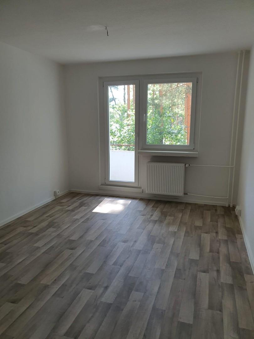 Wohnzimmer mit Balkon