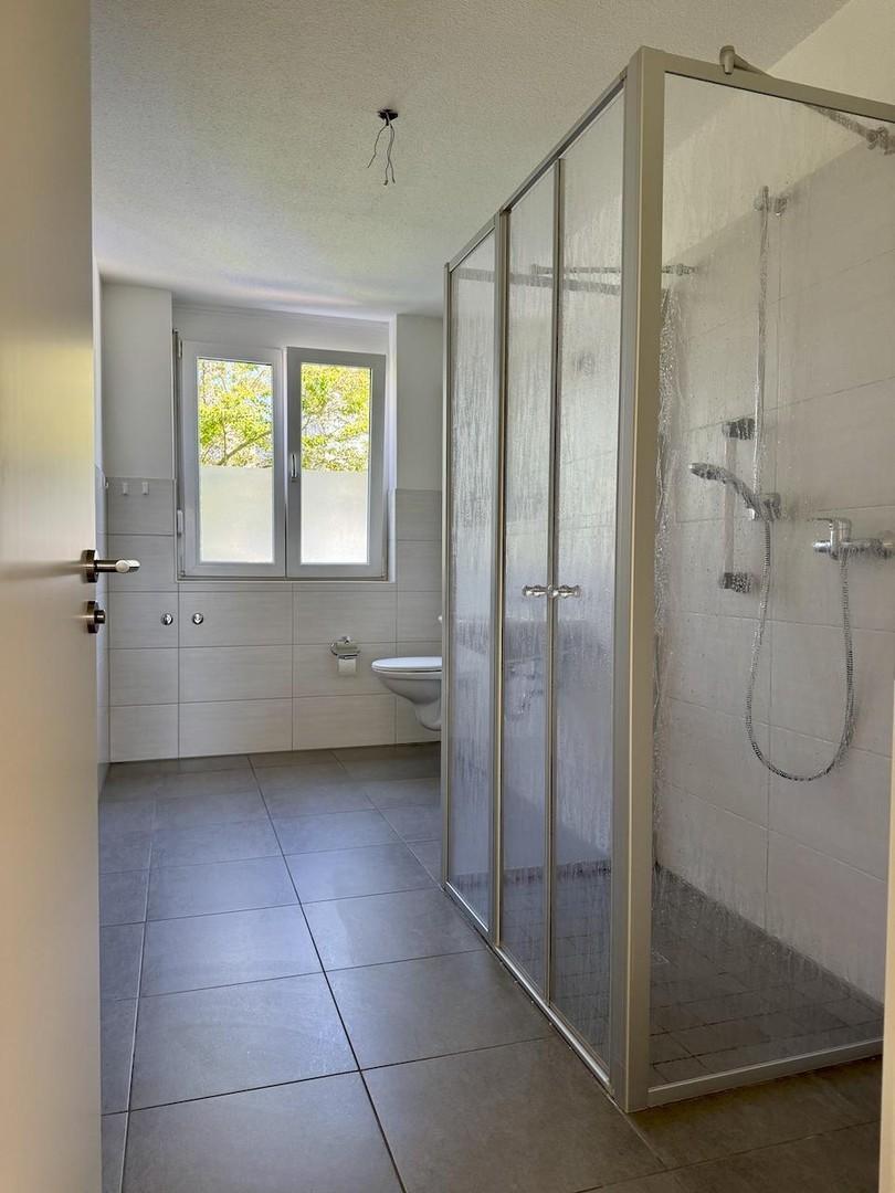 Bad mit großer Dusche