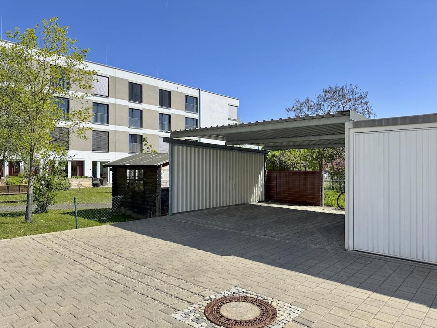Carport (links)