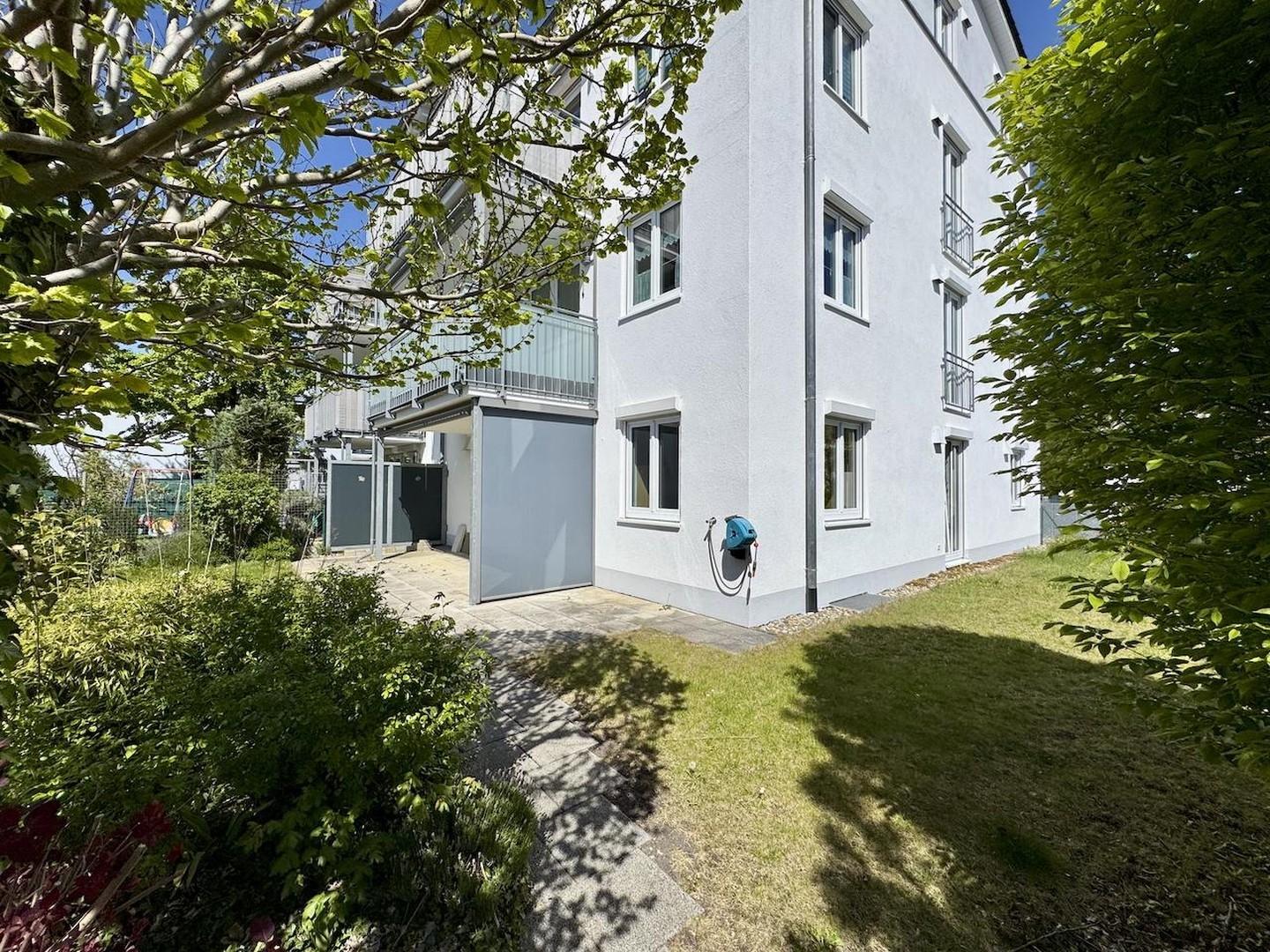 Blick auf Terrasse und Garten