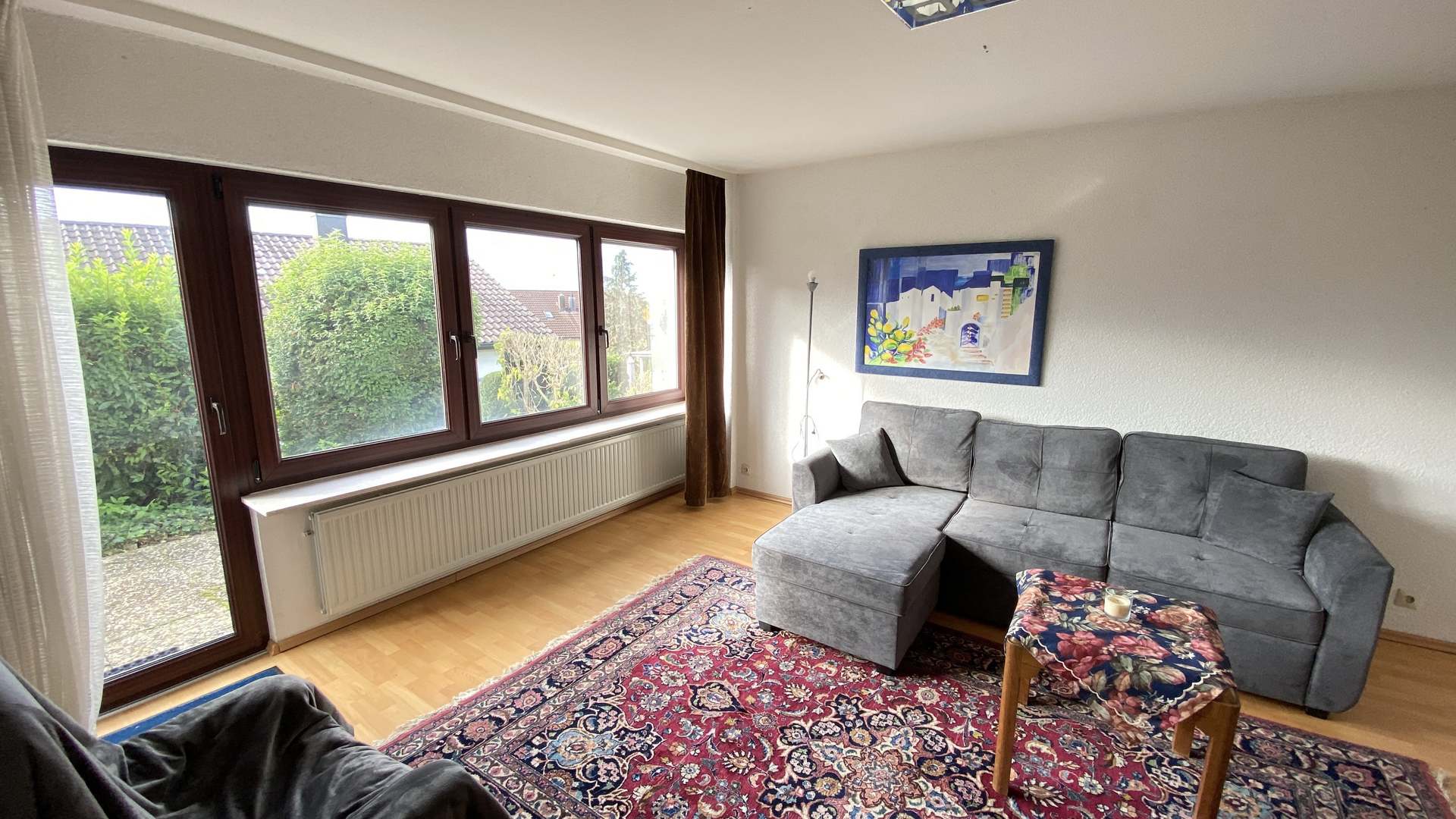 Wohnbereich der Einliegerwohnung mit Terrasse