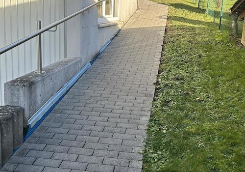 barrierefreier Zugang zum Eingang EG