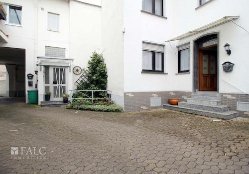 Eingänge Vorderhof