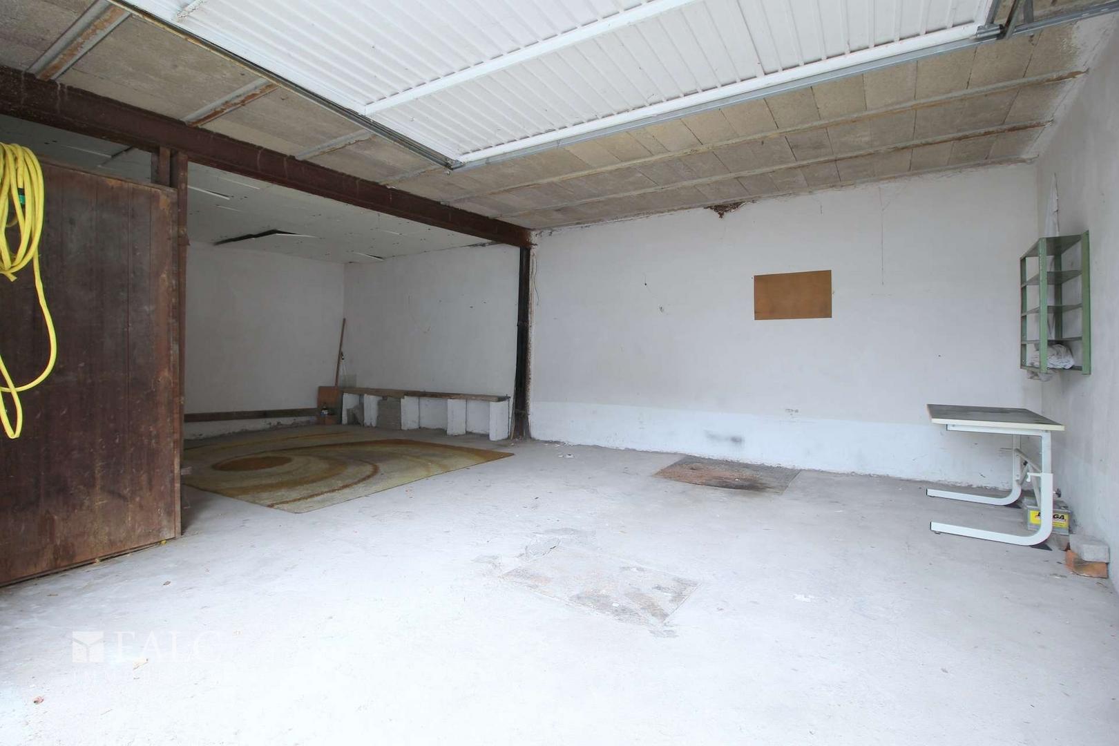 Garage zu 1. OG links