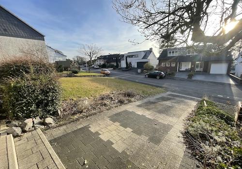 Blick vom Haus Richtung Straße