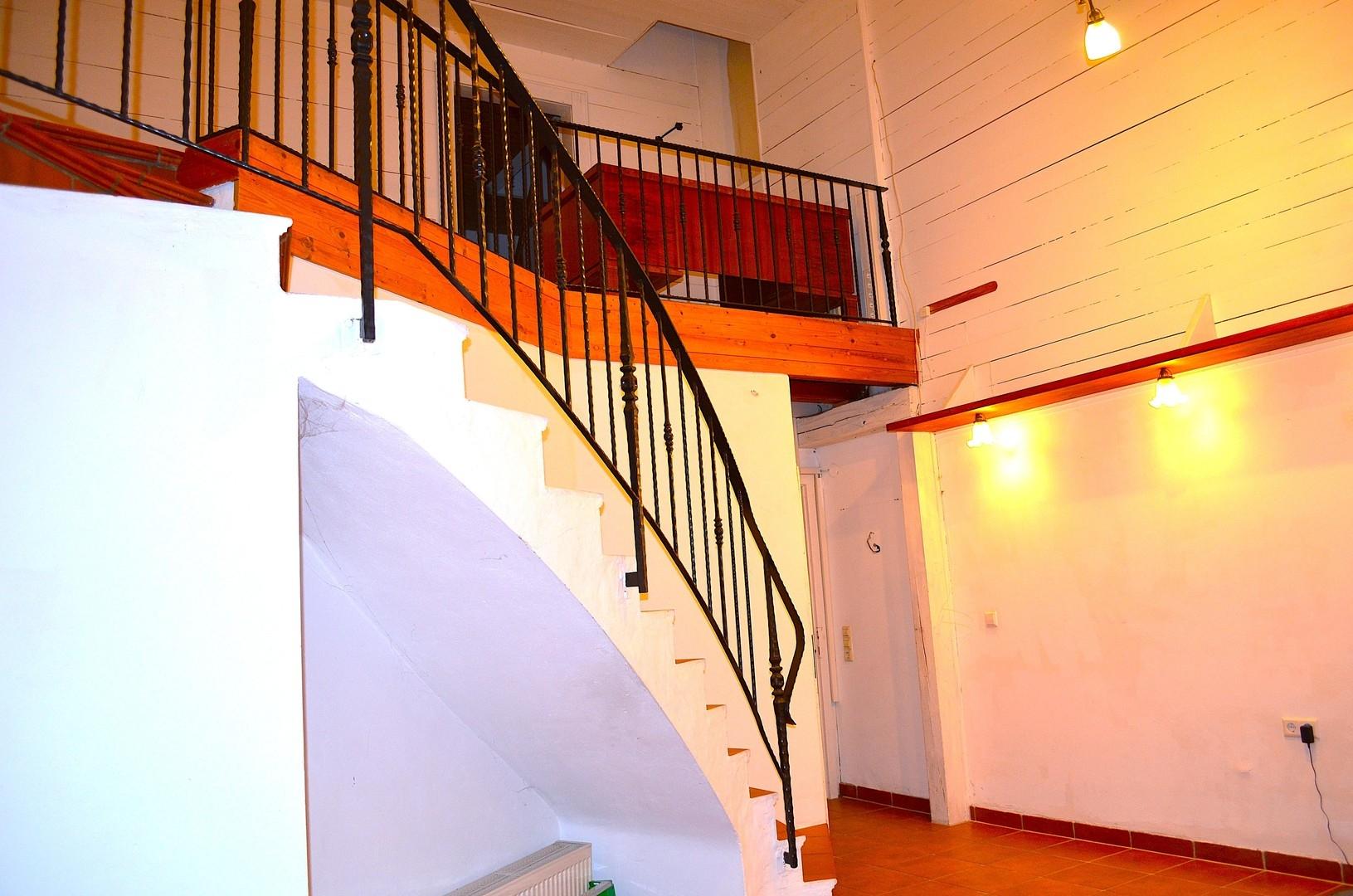 Treppe zur Galerie