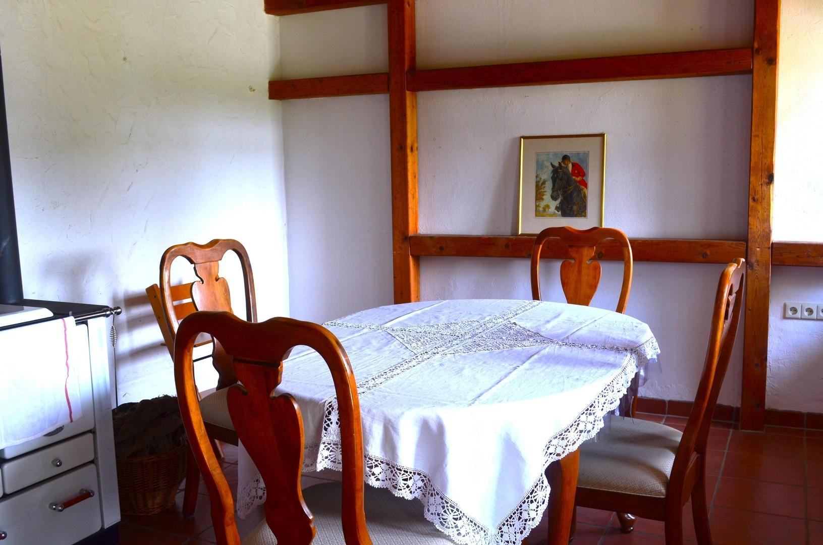 geräuiges Esszimmer dabei