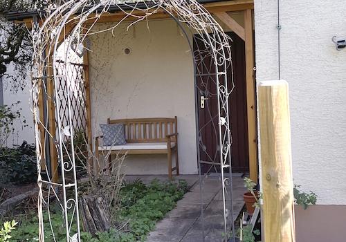 Freiplatz hinter Garage