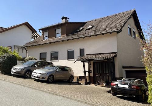 Straßenansicht von rechts