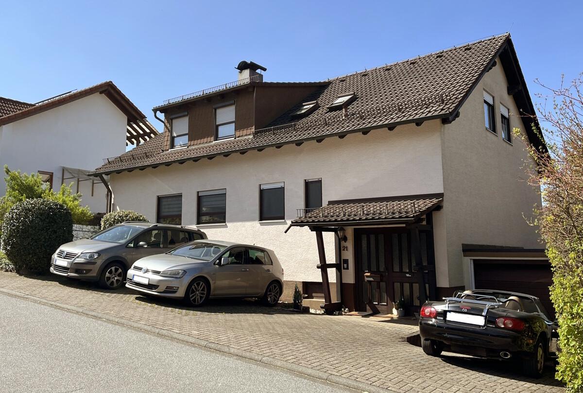 Straßenansicht von rechts