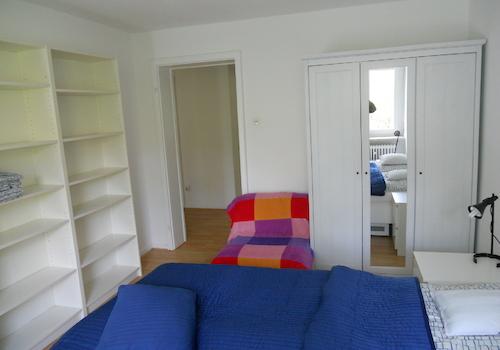 Schlafzimmer 1 v. Balkon aus