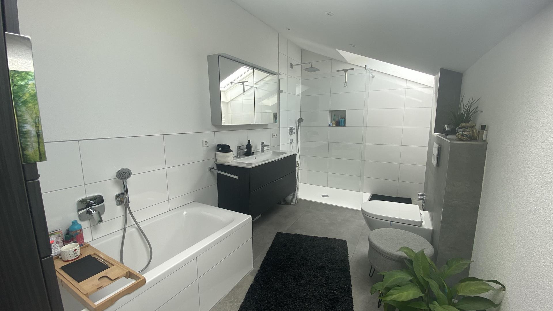 Modernes Badezimmer DG
