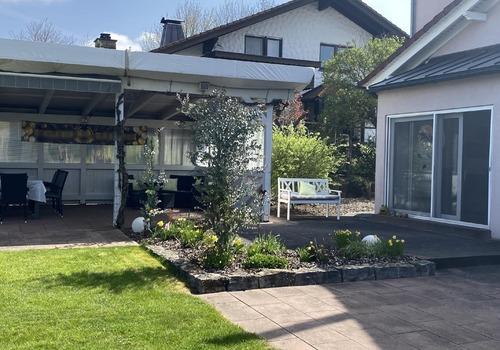 Weitere Terrasse mit Überdachung