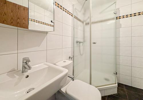 modernes Duschbad