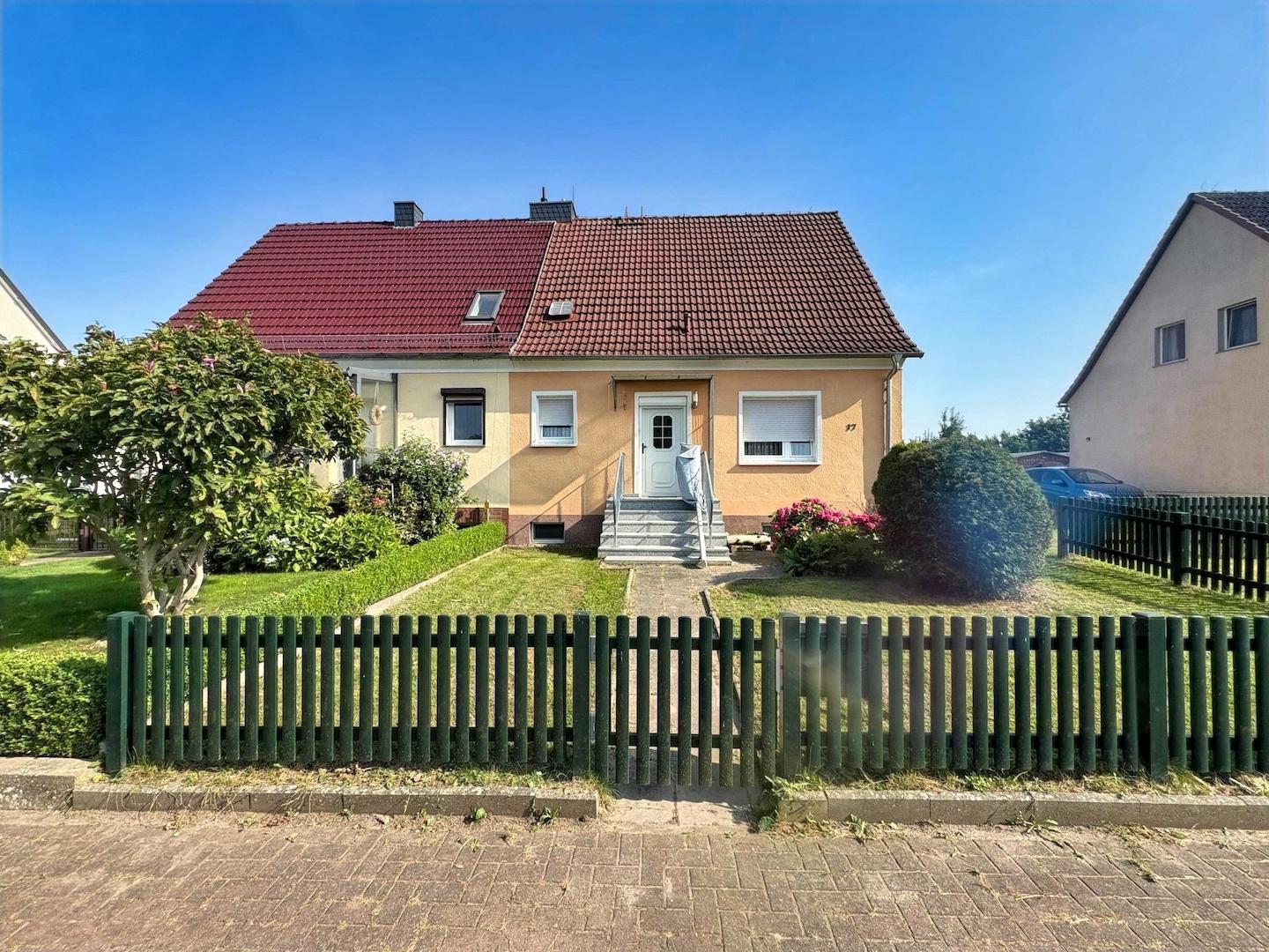 Haus_vorn_Treppenlift_aussen