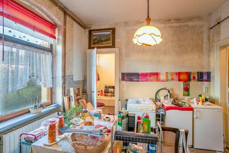 Küche mit Blick ins Bad