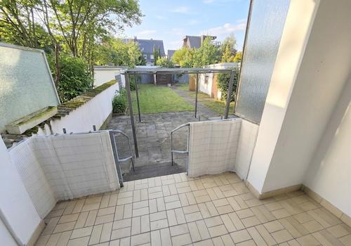 Sitzplatz mit Zugang zum Garten