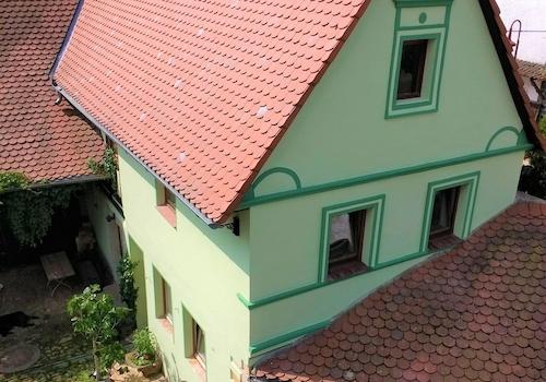 rechtes Nebengebäude