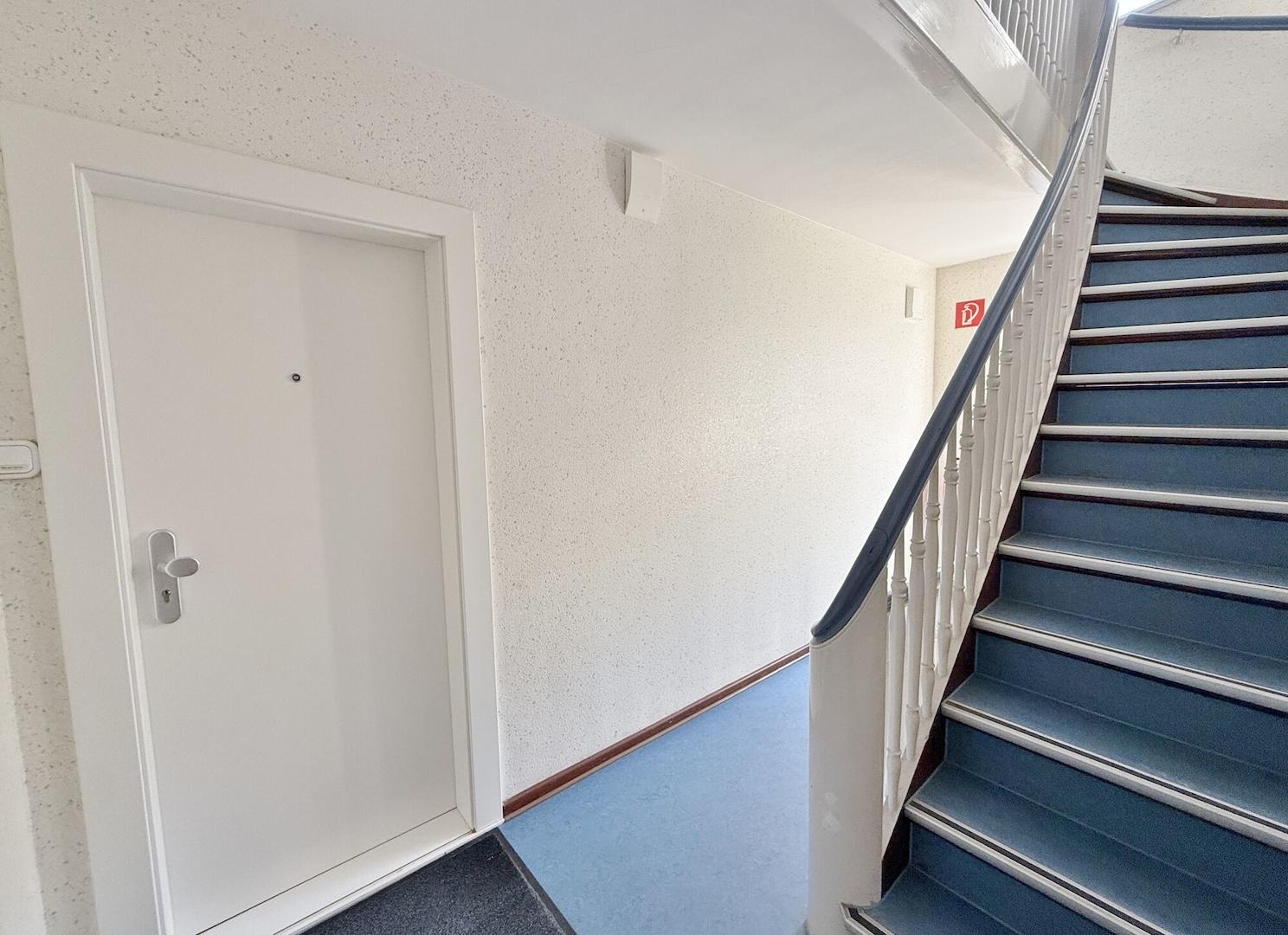 Treppenhaus / Wohnungseingang