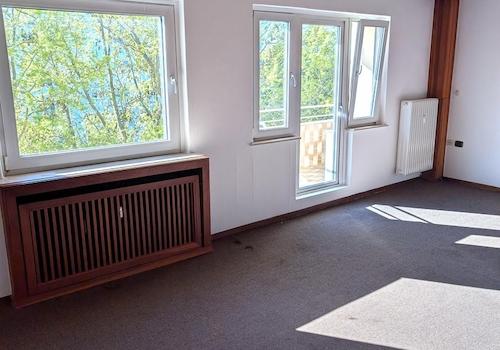 Geräumiges Wohnzimmer