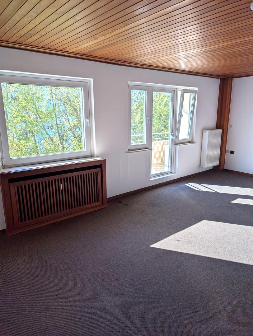 Geräumiges Wohnzimmer