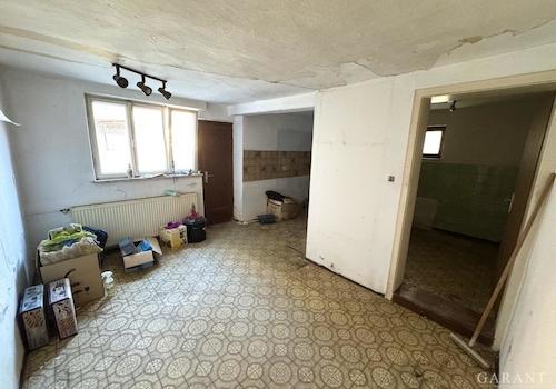 Wohnraum / Ausgang in den Hof