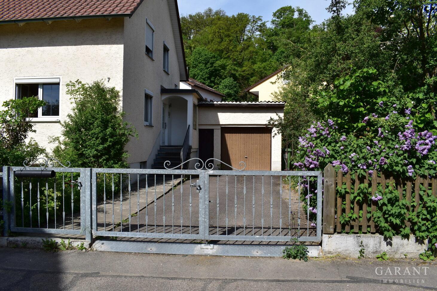 Einfahrt-Garage