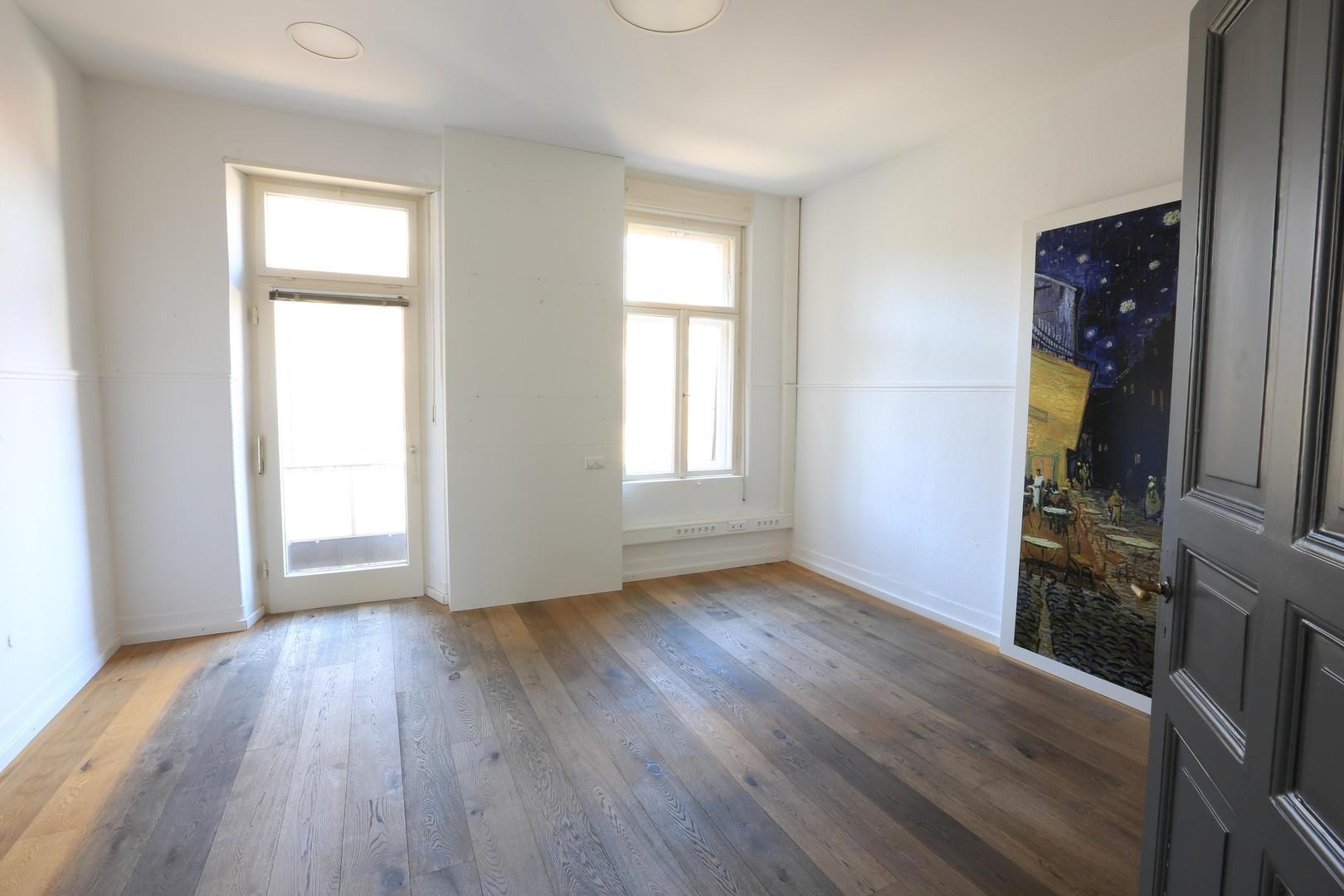 Büro 7