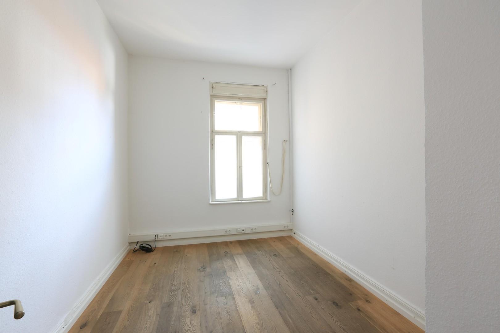 Büro 8