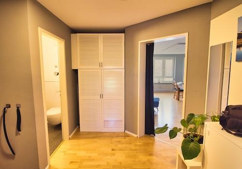Diele mit Wohnzimmer & WC
