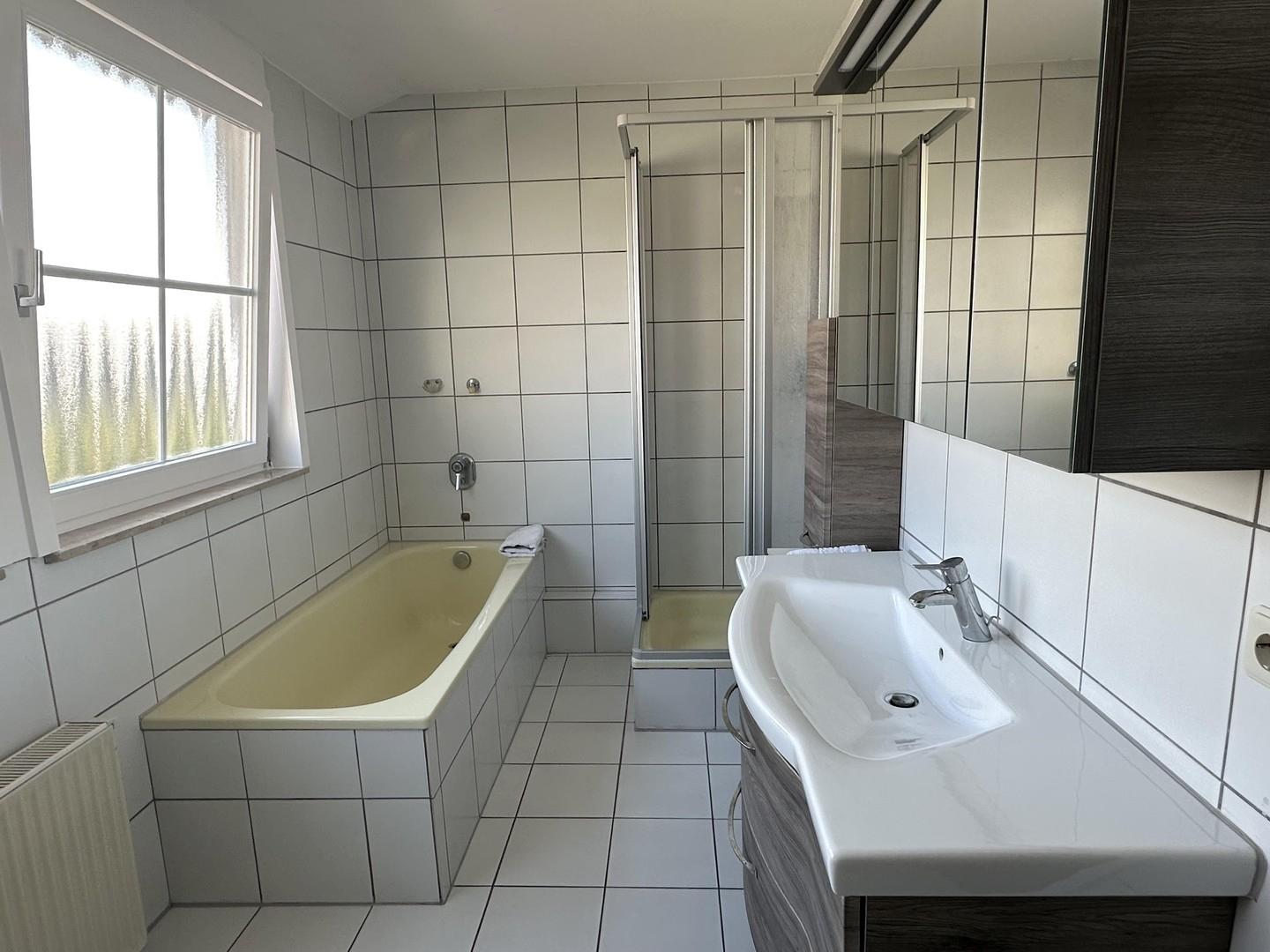 Vollbad mit 2 Fenster