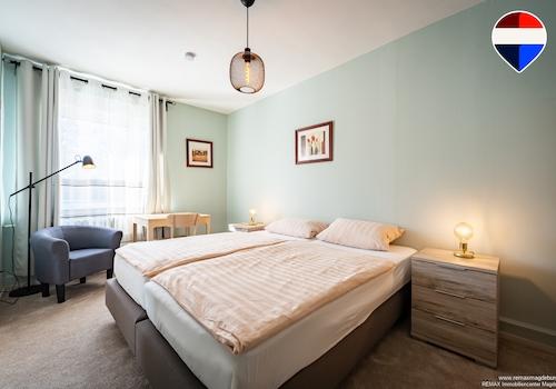 Schlafzimmer 1