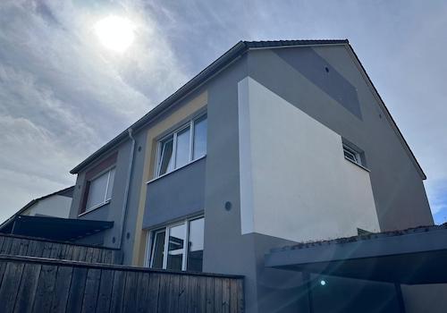 Ansicht Terrasse und Parken