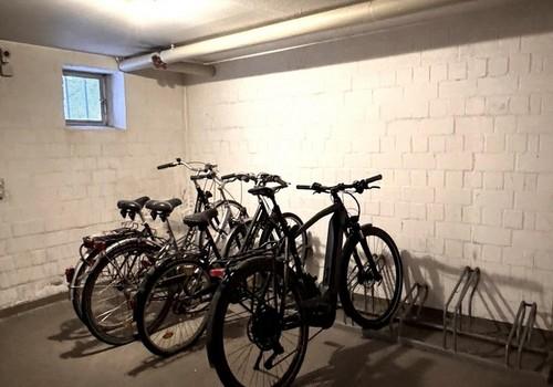 Fahrradkeller im Gebäude