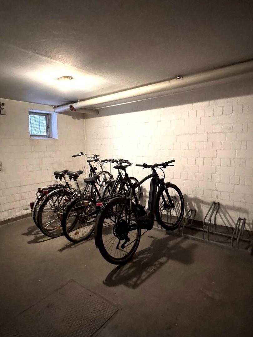 Fahrradkeller im Gebäude