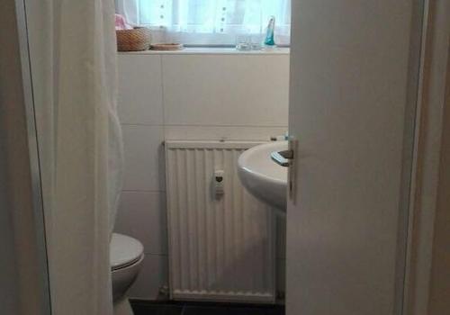 Bad mit Dusche 