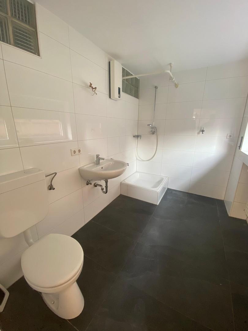 Badezimmer mit Dusche